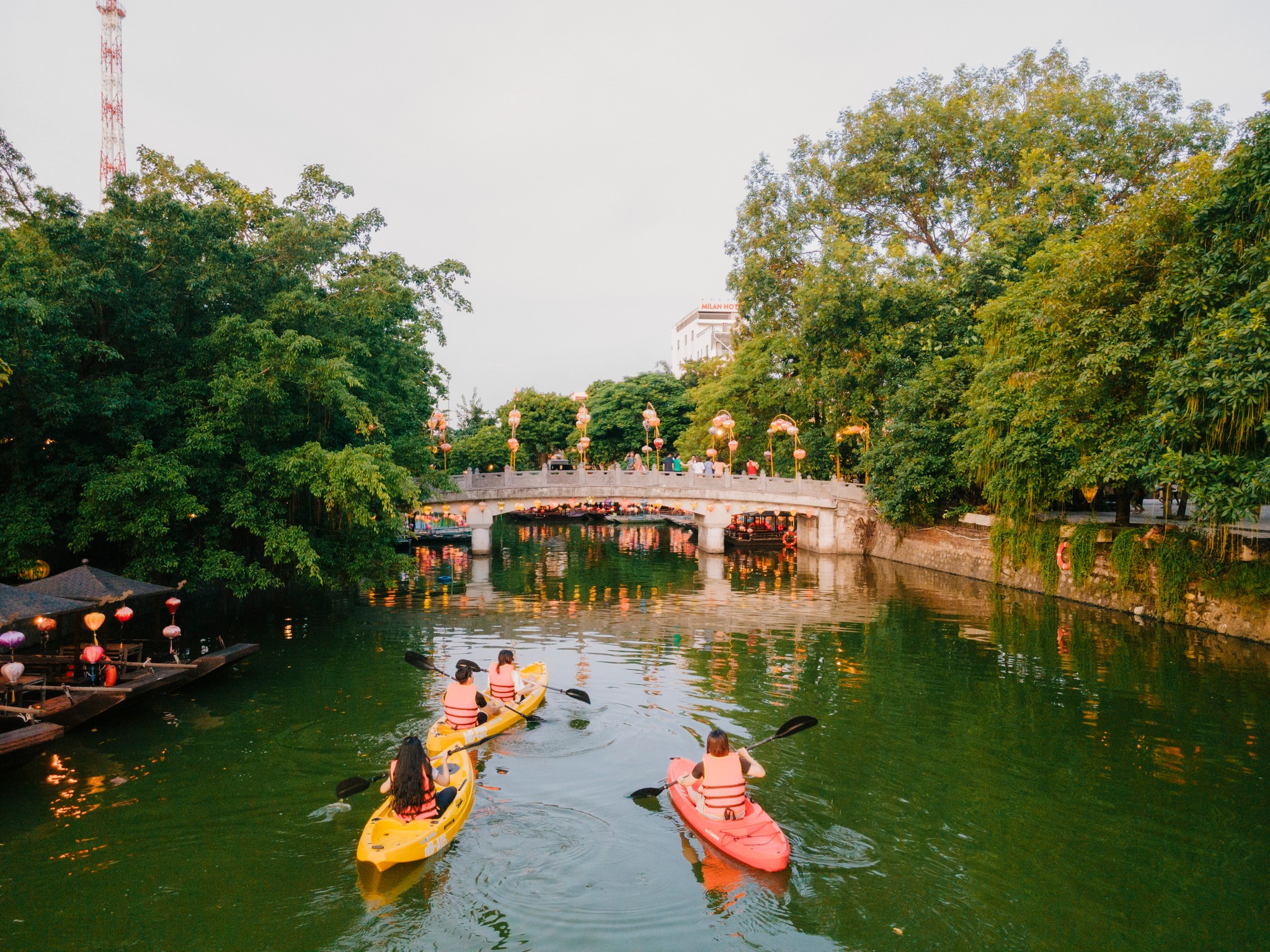 Trải nghiệm chèo Sup, thuyền Kayak tại Phố cổ Hoa Lư – Ninh Bình