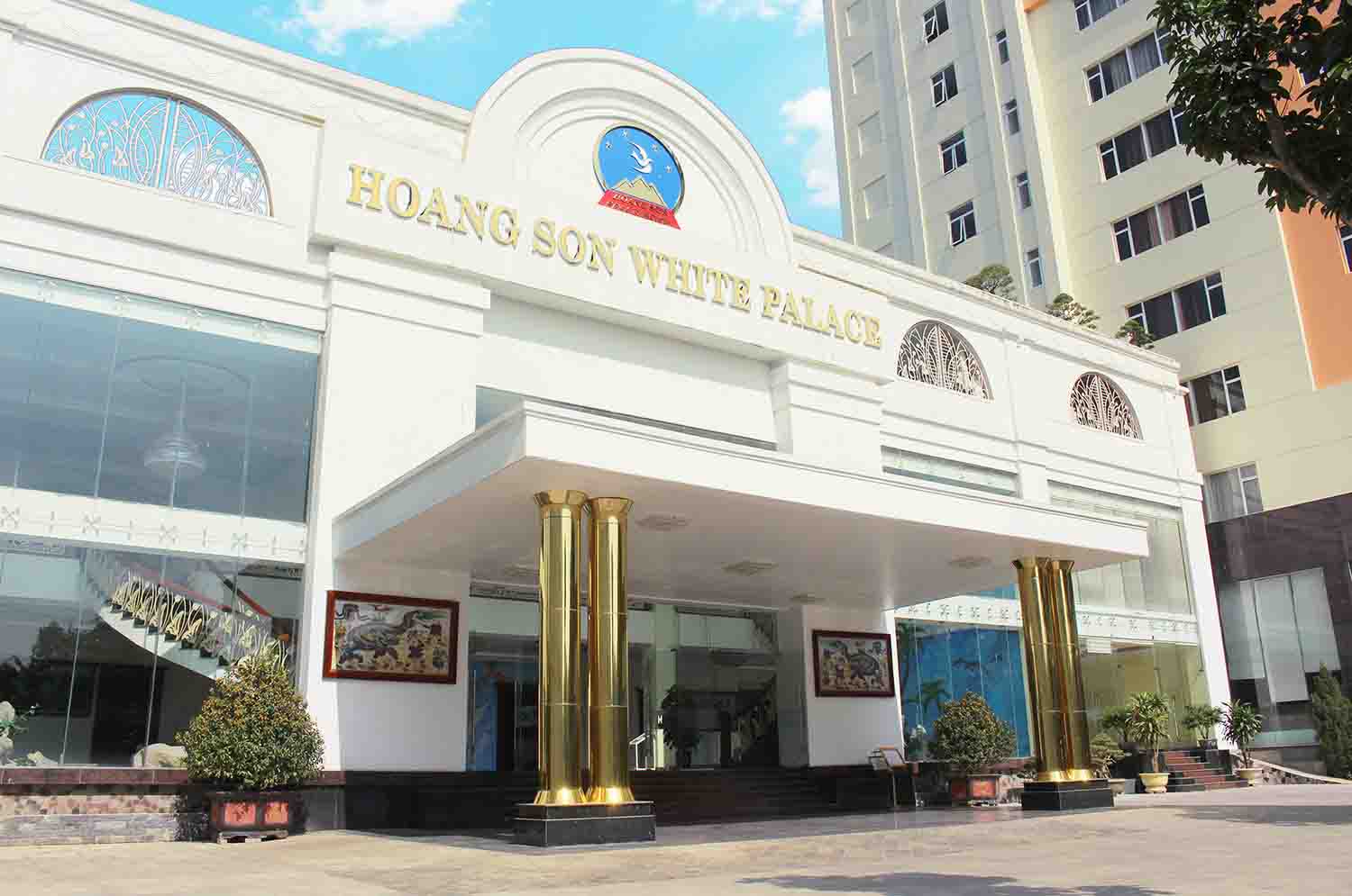 Nhà hàng Hoàng Sơn White Palace