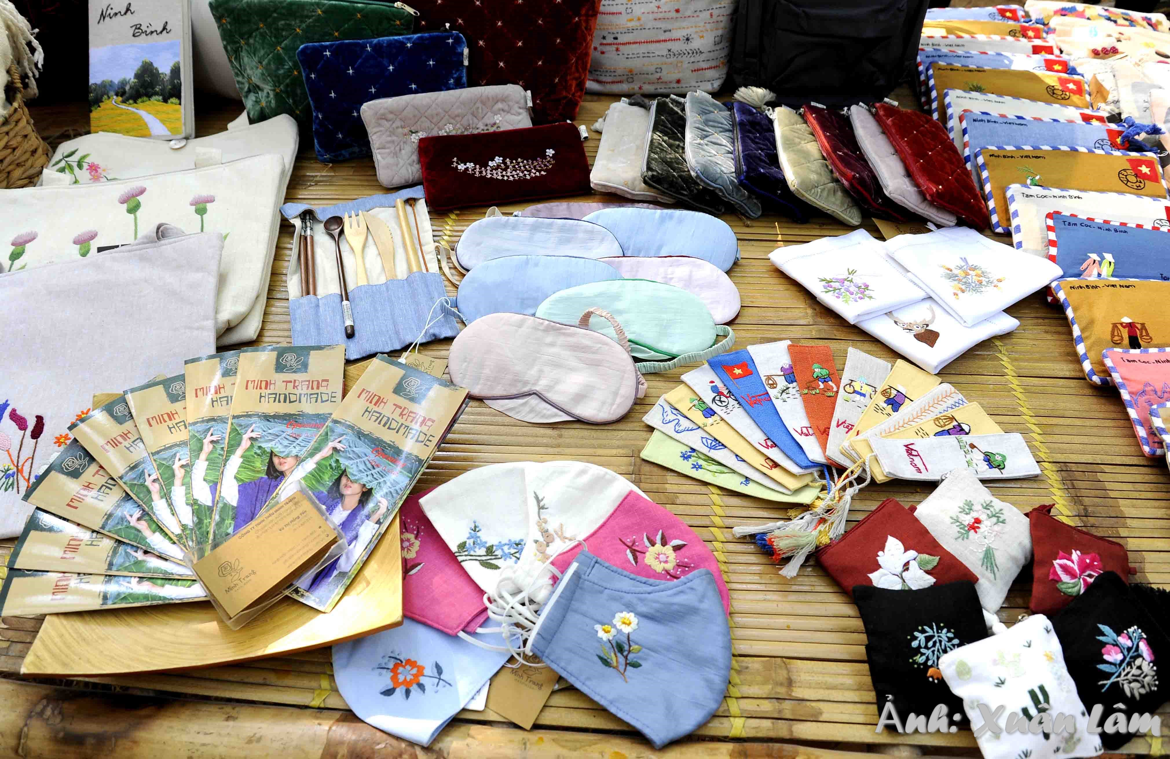 Van Lam embroidery craft village - To inherit the quintessence of the traditional craft village