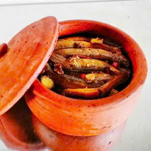 Cá chạch đồng kho niêu Tuyến Loan