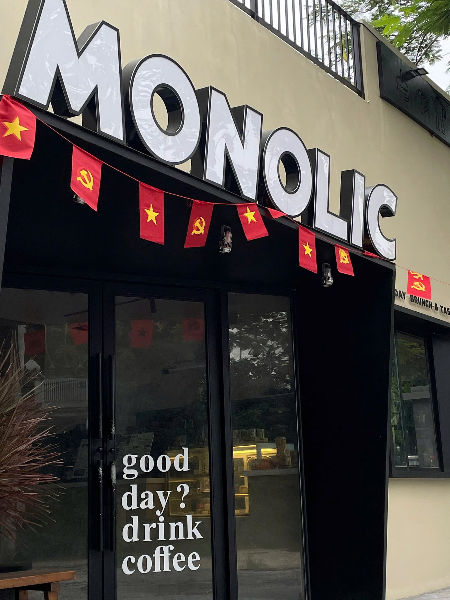 MONOLIC COFFEE & EATERY